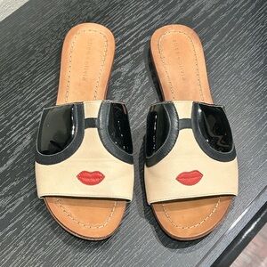 Alice + Olivia Beige and Black Slide Sandals with Red Lip Detail